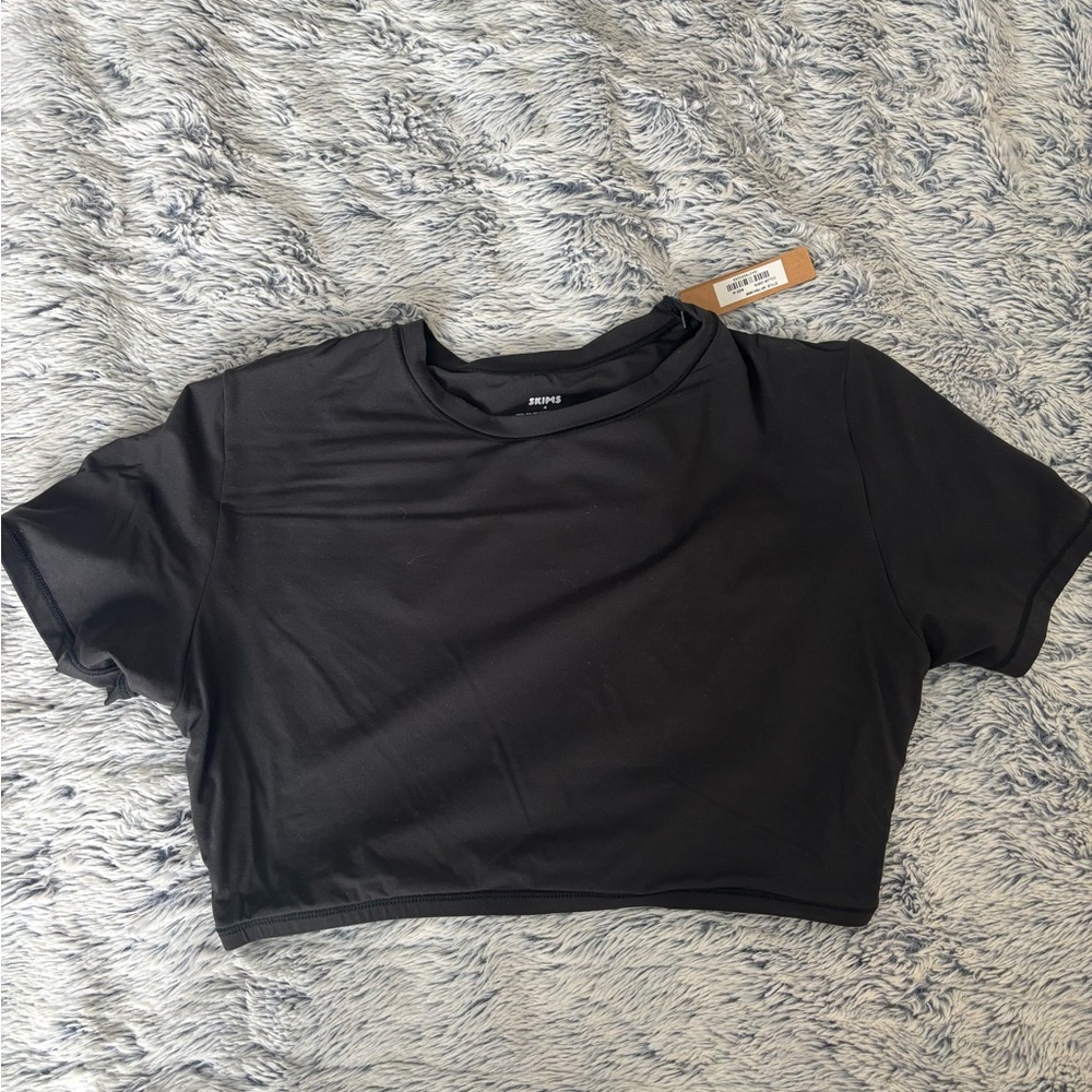 SKIMS fits every body crop top